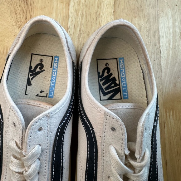 Vans Black and White Sneakers Retro-Inspired Style - Picture 7 of 9